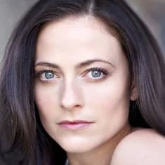 ლარა პულვერი | Lara Pulver