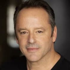 გილ ბელოუსი | Gil Bellows