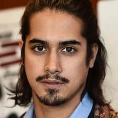 ღია იოგა | Avan Jogia