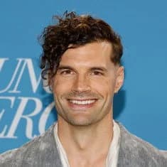 ჯოელ დევიდ სმოლბოუნი | Joel Smallbone